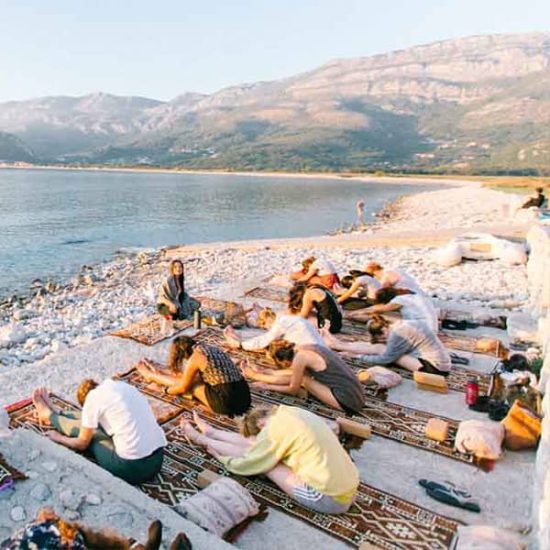 Welcome_to_Soul_Detox_Retreat-img-activity-beach_yoga